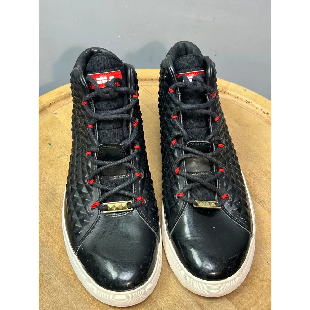Nike LeBron 12 Lifestyle Mens 10.5 Black Challenge‎ Red 716417-001 Pyramid Stud